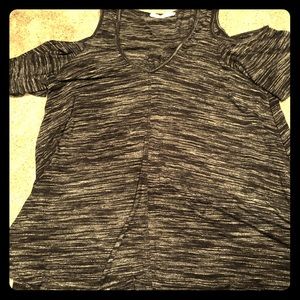 Women’s shoulder peek top